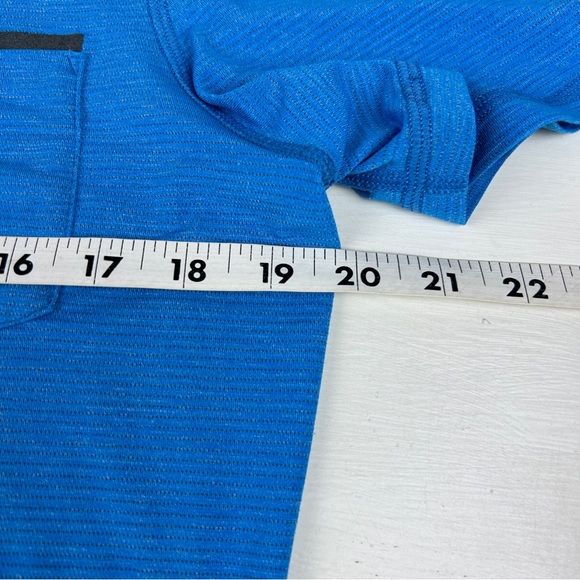 LuluLemon Men's Workout Training V Neck Vent Tech T Shirt Size Medium Blue - Picture 3 of 4